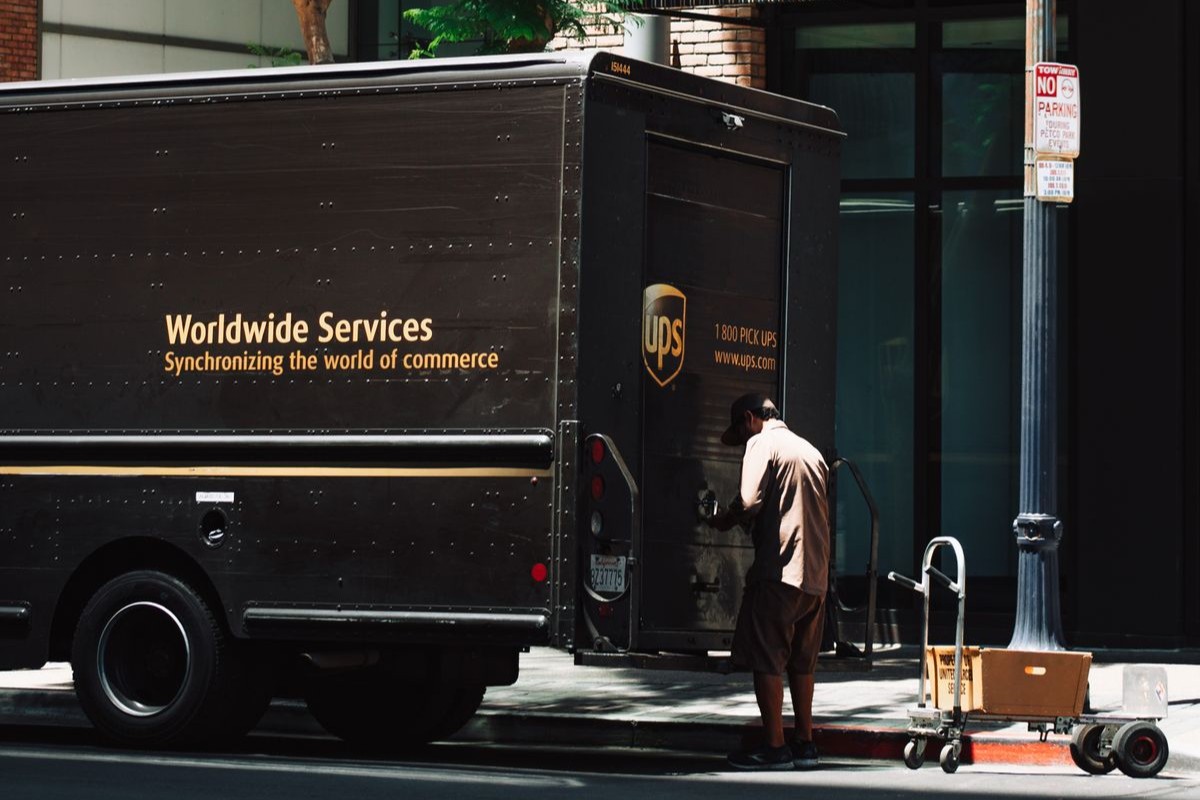 Esevel - How to Ship Laptops Internationally With UPS